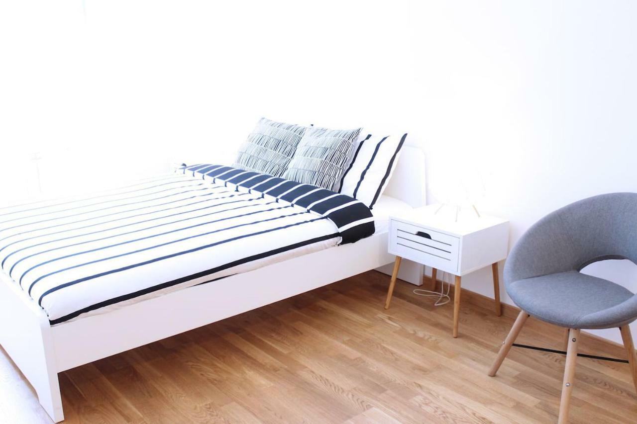 New Central Light Apartment With Private Parking ノヴィ・サド エクステリア 写真