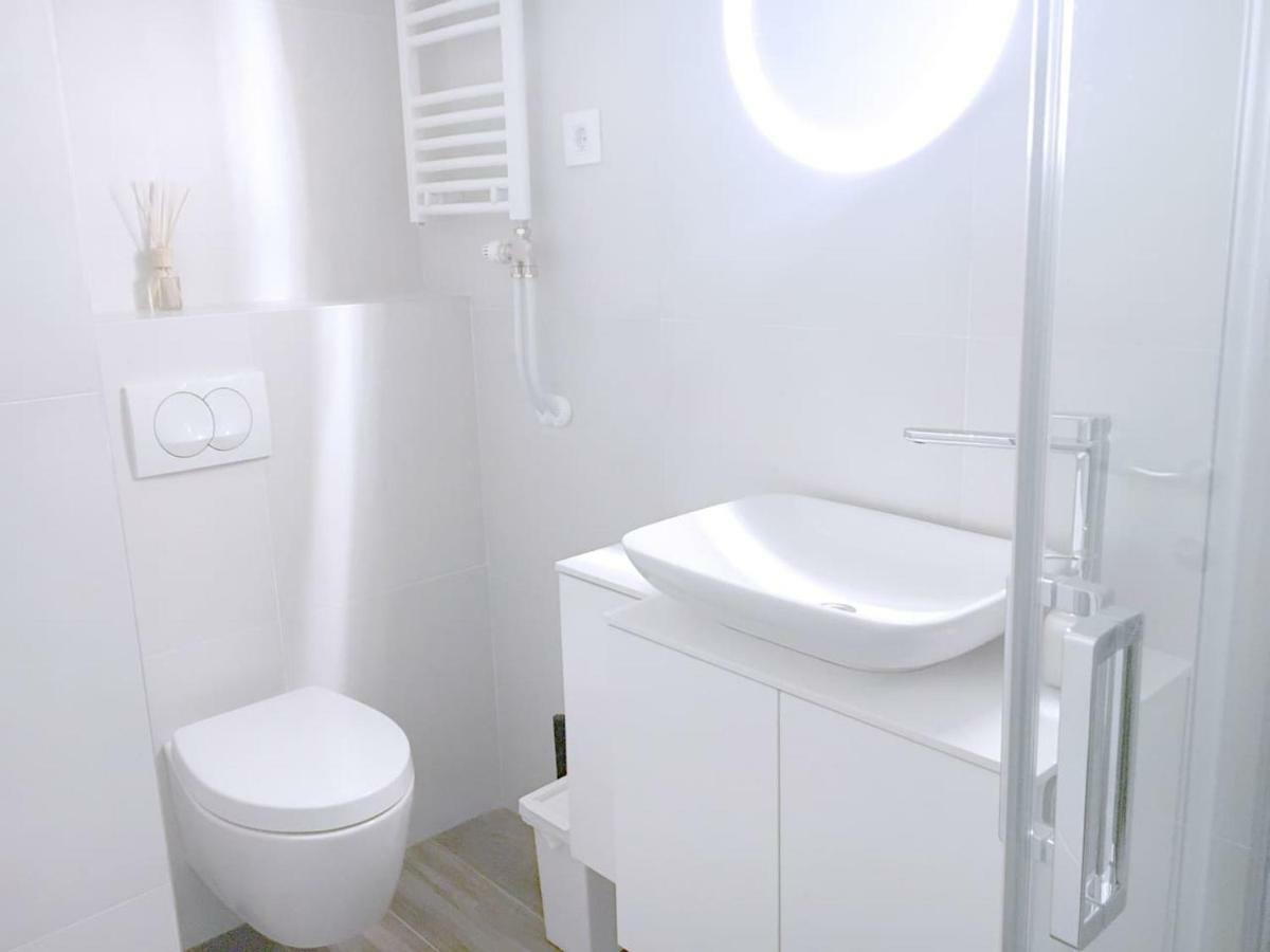 New Central Light Apartment With Private Parking ノヴィ・サド エクステリア 写真